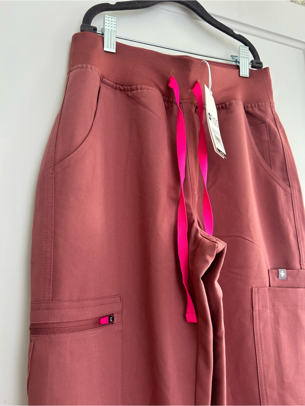 FIGS NWT Mauve Cargo Drawstring Joggers with Hot Pink Ties